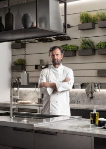 El chef Carlo Cracco diseñador de la Cocina Mia