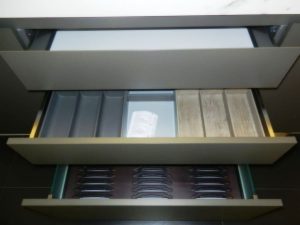 cocina foodshelf exposicion cajones de servicio